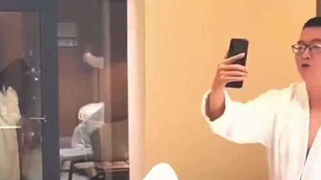 好像是露馅了！！！！！！！