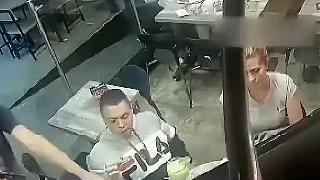 习惯了，美国吧很乱的