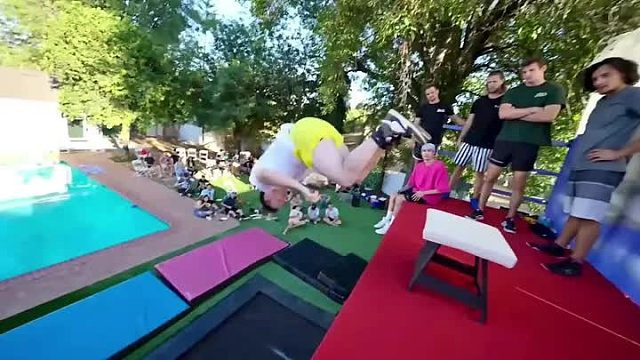 超硬核的蹦床挑战，挑战的难度持续升级，坚持到最后的奖金十万