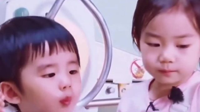 3岁的lucky的为人处事戚薇李承铉数的太好了 眞的服了！