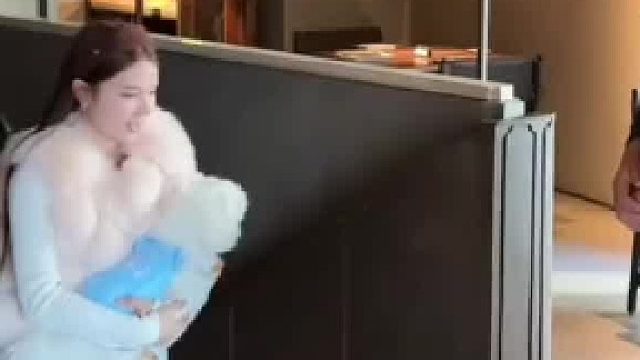 一米五小个子女生去茶馆，居然还得脱鞋，结果真是始料不及！