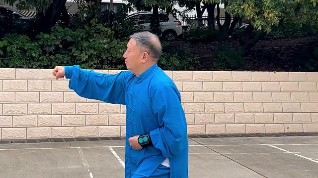 便携音响新标杆：听歌、收音、记步播报一键搞定