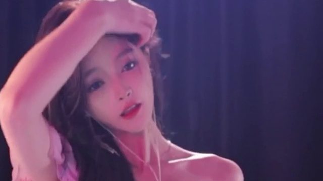 【乔鹿鹿baby【1995】】把你的晚安，折成了星星存起来。