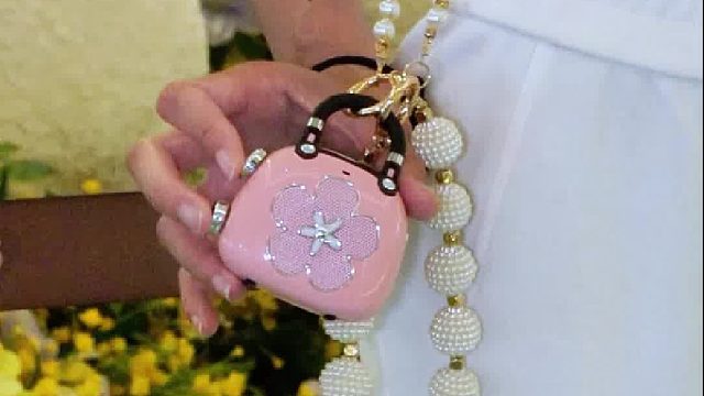 还在纠结春节给小朋友送什么礼物吗？cndy小包包音响推荐