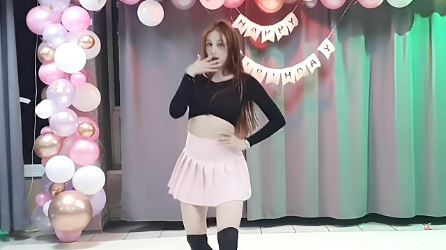 俄罗斯姑娘才艺表演24.02.13_静儿(拉达)02