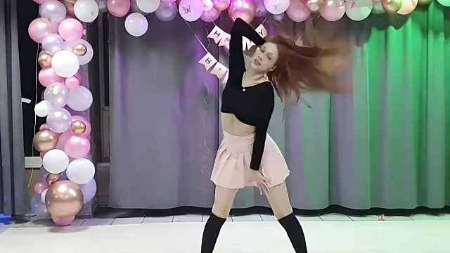 俄罗斯姑娘才艺表演24.02.13_静儿(拉达)04