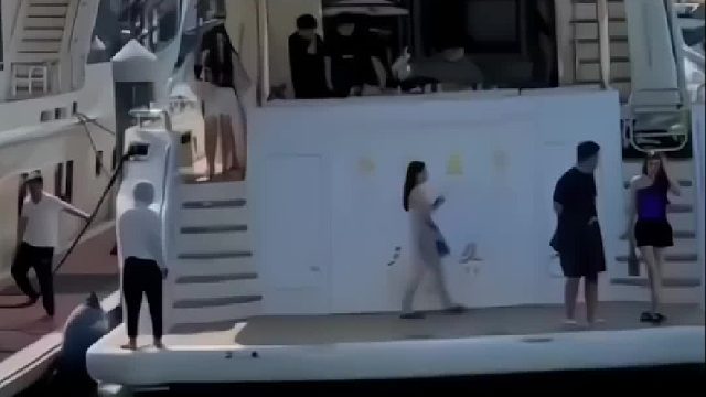 活鸡上去了 病鸡下来！