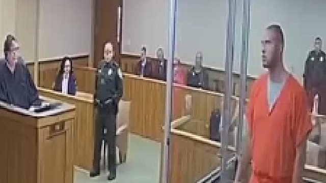 挺有眼力见，还知道过来扶一下