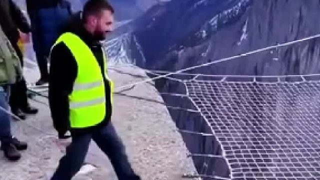 危险动作请勿模仿