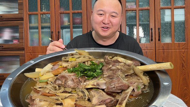 一口穿越贵州！这碗羊肉粉，香到骨子里！辣爽过瘾，香到停不下来