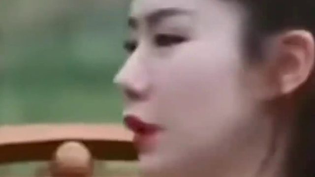 戚薇真是什么都敢说，自曝双眼皮是割的！