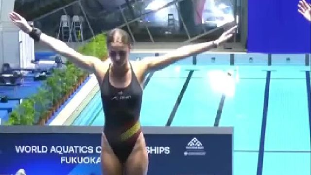 10米跳台5231D跳得好时很优美！