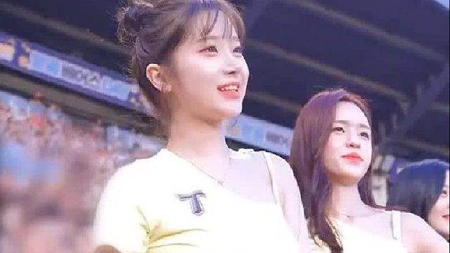 这舞蹈有点羞涩