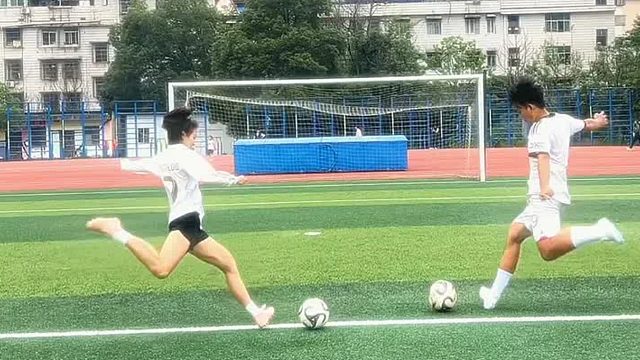 拉上你的左脚足球搭子一起挑战吧