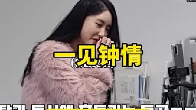 如果肌肉猛男当着女生的面换衣服