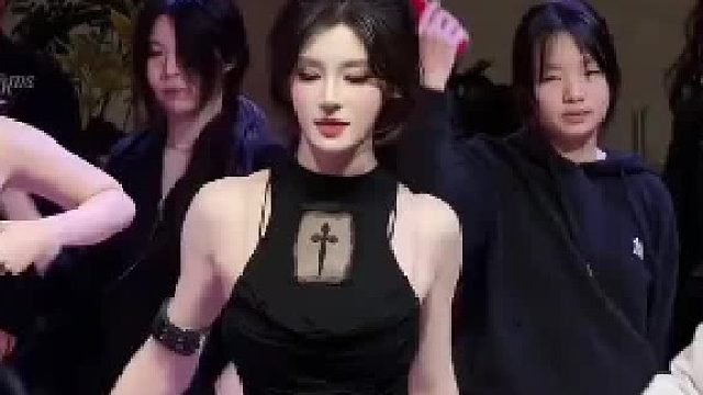 黄毛，感觉更加……