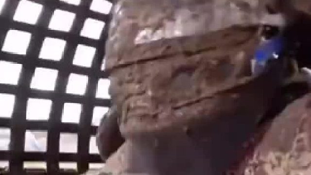 他戴着那么厚的手套怎么精准做到一次撕一张的