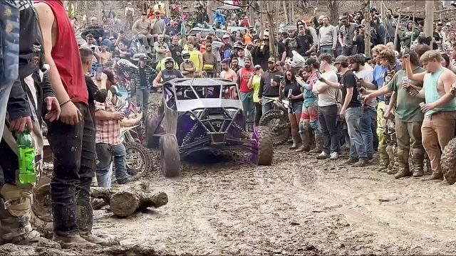 极限爬坡挑战，只要冲上坡顶，就能赢得1000美刀