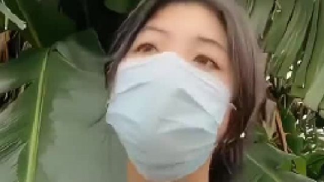 她花了钱，轿夫赚了钱，合理