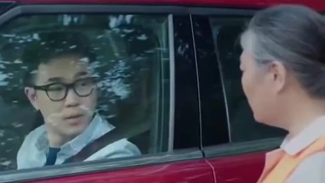 大娘张口就要十万停车费，把大鹏看傻了……