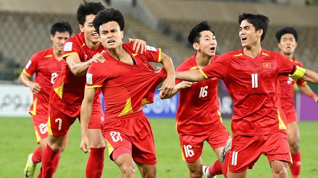 4连胜！越南U23加时绝杀阿联酋进4强：禁区内连续过人攻门