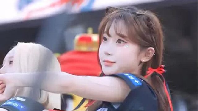 啦啦队美女助威