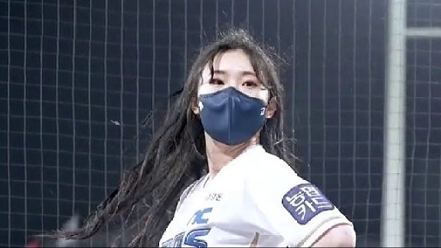 韩国拉拉队金娜妍“RUN2U'(STAYC)