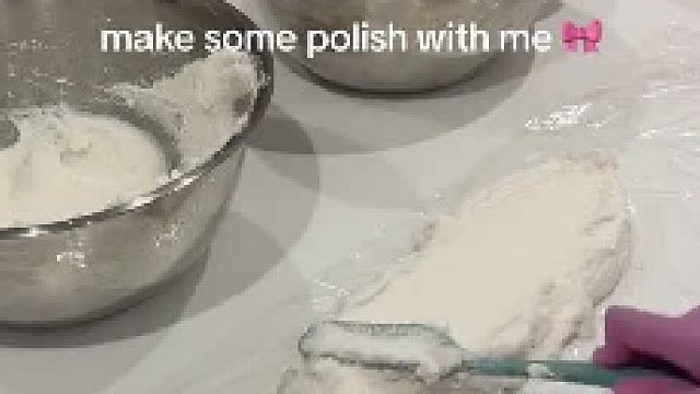 外国小姐姐打包磨砂膏，是烤棉花糖味，这是不是i人的理想工作了～    助眠视频