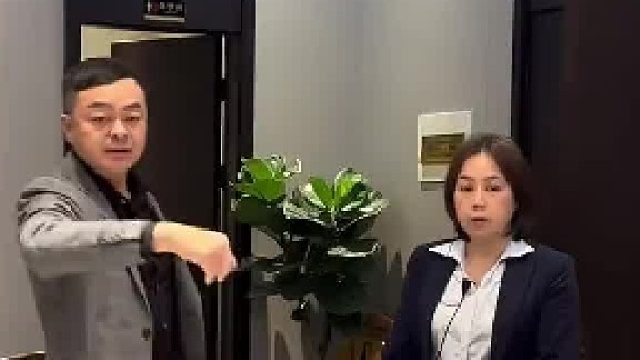 顾客过生日，饭店送了个挂面