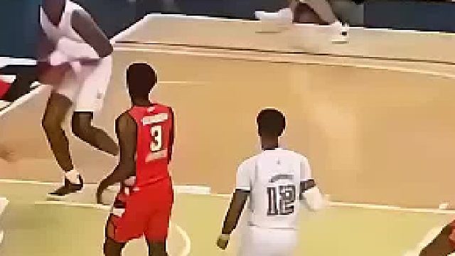 篮球场上的国服老六，竟然还成功了