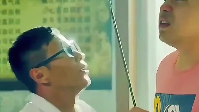 是针灸还是铁灸 医生拿出铁棒钎子，瞬间把大哥脖子吓好了哈哈哈