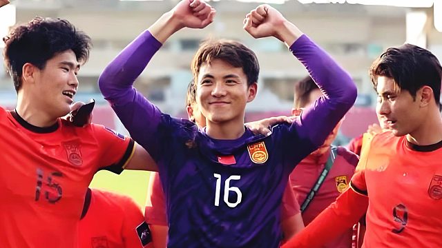 首进4强！U23国足赛后更衣室狂欢，跳起刀马舞犹如夺冠