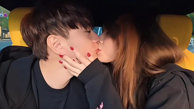 嘴巴有点干，你应该给我润一下