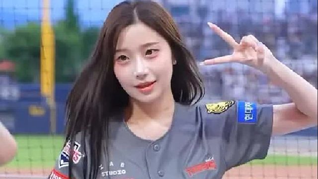 啦啦队的舞蹈好可爱