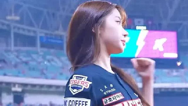 啦啦队客场助威