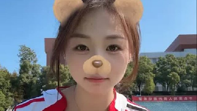 太阳这么好，出来踢球啦