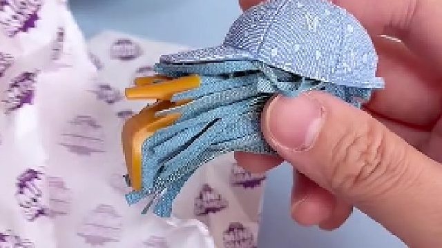 现在的芭比娃娃的包！都！比！我！多！