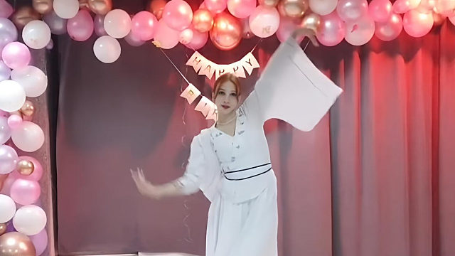 俄罗斯姑娘才艺表演24.02.14_静儿(拉达)00