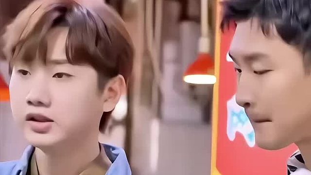 阿姨要是再说不清楚，这俩可能真亲上去了！