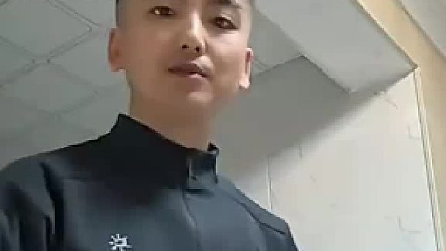 儿子见爸爸没有羽绒服，自己花钱给买了一件，结果.....