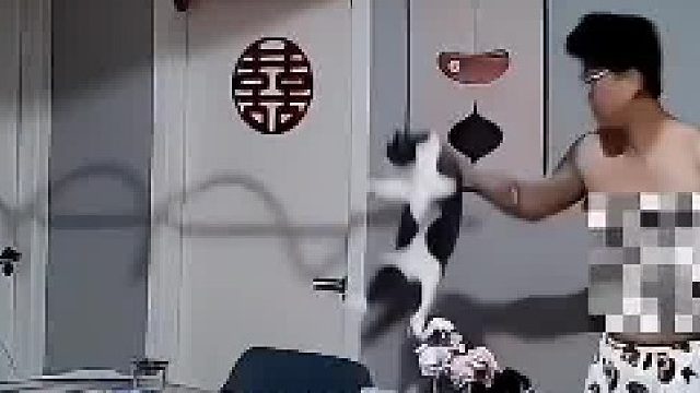 哥们被拎起来了。。