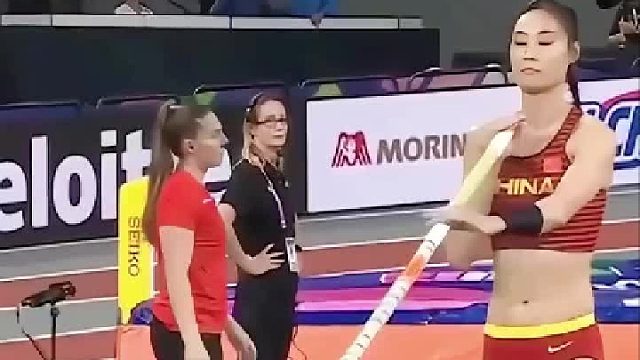 力量十足的撑杆跳