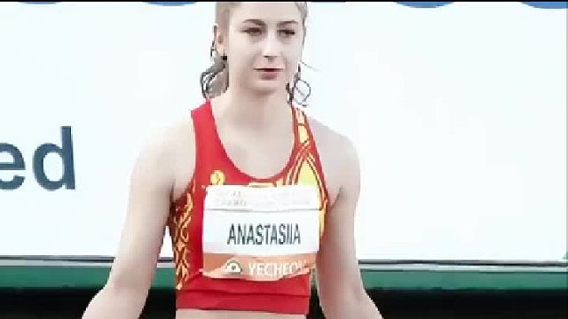 女子百米赛跑，紧张刺激，非常好看