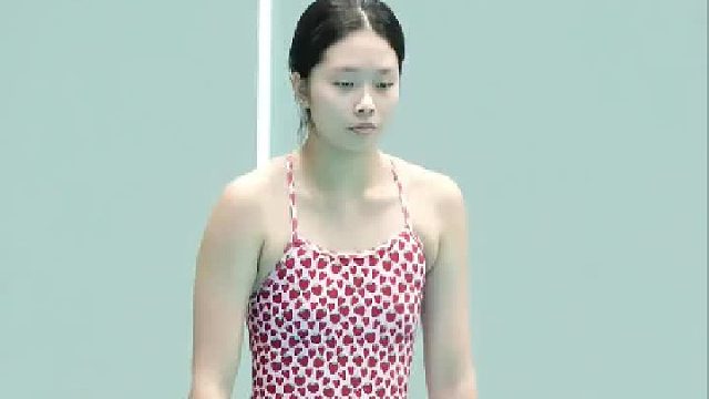 三米板跳水205C，向后翻腾两周半抱膝