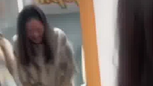 有没有可能穿错了，那个开叉实在侧面