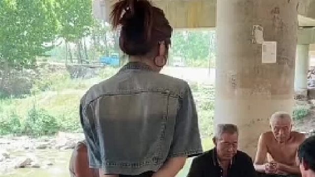 这娘们不像好人