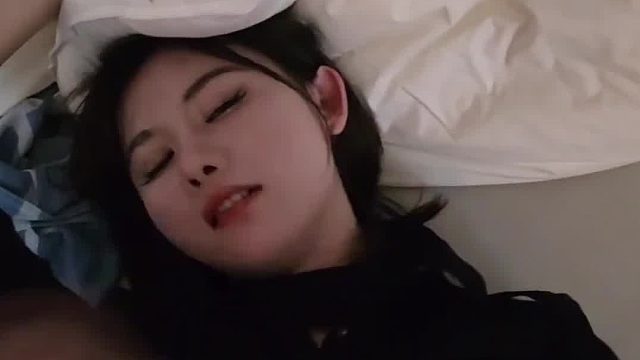 小小酷：让美女展示岛国拍摄技巧，没想到一秒入戏！