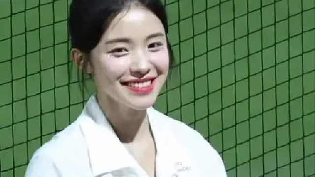 李多惠职业装舞蹈