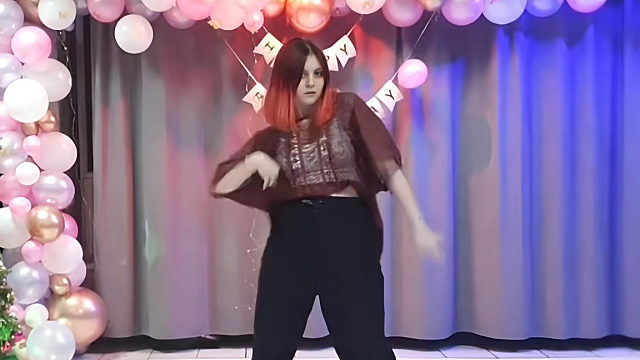 俄罗斯姑娘才艺表演24.02.15_帕丽娜