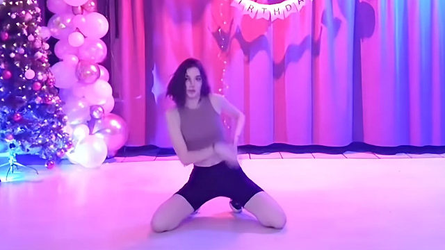 俄罗斯姑娘才艺表演24.02.15_女神